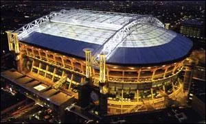Un stade hollandais : l'Amsterdam Arena, incontestablement un des plus beaux du monde, quel club a la chance de le possder ?