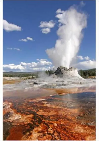 Combien de volcans et de sources chaudes (dont les geysers) y a-t-il en Islande ?