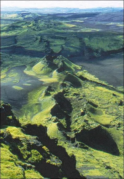 Pourquoi le territoire Islandais grandit-il de 2 cm par an ?