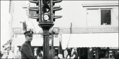 De quand datent les feux de signalisation en France ?