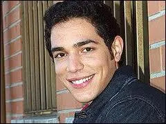 Comment s'appele le frre de Paola ?