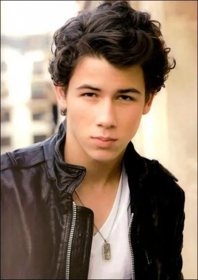 De quel instrument joue-t-il ?