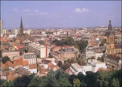 Proche de la Suisse et de l'Allemagne cette ville alsacienne abrite le plus grand muse de l'automobile du monde. On peut y admirer la clbre collection Schlumpf. Dans le Haut-Rhin, il s'agit de :