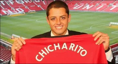 Quel joueur mexicain a t transfer  Manchester United en aot 2011 ?