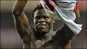 Combien de matchs fermes de suspension a pris Taye Taiwo aprs ses chants  l'encontre des Parisiens  l'issue de la finale de la coupe de la ligue remporte par Marseille ?