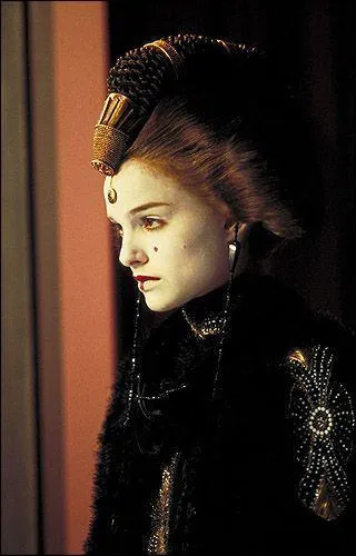 Quel ge a Padme Amidala dans l'pisode I ?