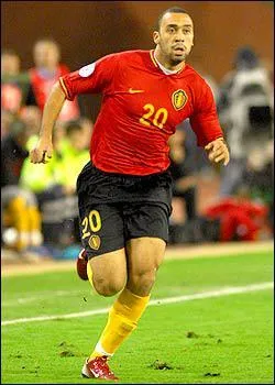 Grand espoir du football belge, ce dfenseur de 23 ans volue au KRC Genk, champion de Belgique 2011