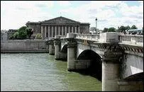 Ce pont relie la Chambre des dputs  la place de la Concorde, qui est-il ?