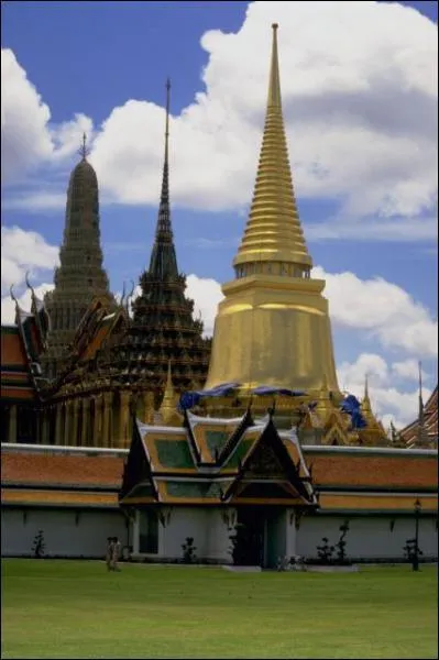 Il est 17h15 (heure d't)  Paris. Quelle heure est-il  Bangkok (Thalande) ?