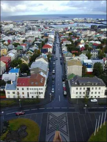 Il est 15h15 (heure d't)  Paris. Quelle heure est-il  Reykjavik (Islande) ?