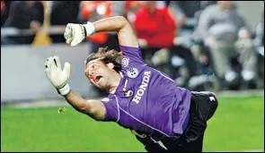 En Isral, le Maccabi Hafa remporte son 12me titre de champion, le 7me pour son gardien, remplaant de Dudu Aouate en slection