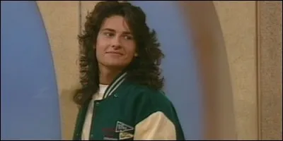 Il fait du synthétiseur. C'est :