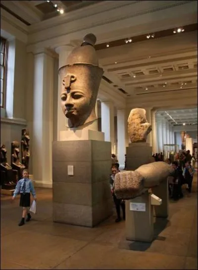 Quelle antiquit gyptienne est expose au British Museum de Londres ?