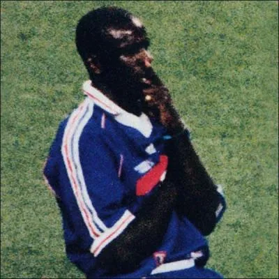 Quel est ce joueur franais sur cette image mythique qui a gagn la coupe du monde 1998 ?