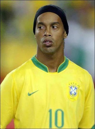 Quel est ce joueur brésilien connu pour sa technique du ballon ?