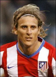 Quel est ce joueur uruguayen qui est devenu connu lors de la coupe du monde 2010 ?