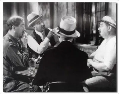 Dans 'Marius', le film de Pagnol, lors de la fameuse partie de cartes au bar de la Marine, qui dit  qui : 'tu me fends le coeur' ?