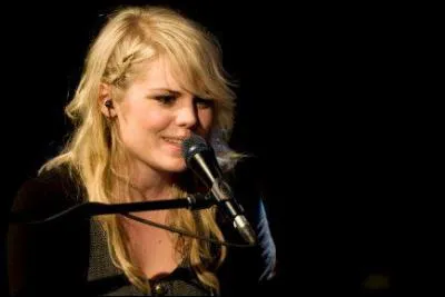 Batrice Martin est une jeune chanteuse connue sous le nom de scne 'Coeur de Pirate'. De quelle nationalit est-elle ?