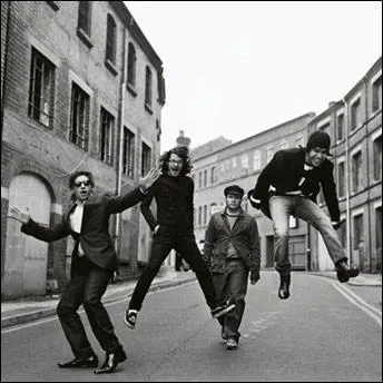 Qui chante  Dance, dance  ?