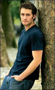 Qui a dcid de ne pas accompagner Matthew Morrison dans sa tourne ' Glee ' ?