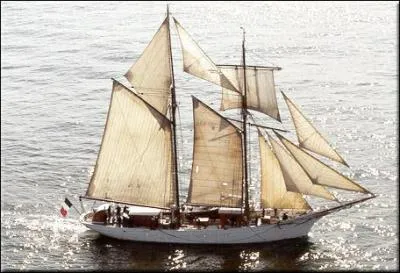 Plusieurs navires ont port le nom de 'Belle Poule'. L'un deux, lanc en 1834, est rest clbre pour avoir :