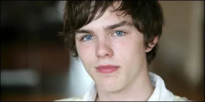 Dans quelle série Nicholas Hoult joue le rôle de Tony Stonem ?