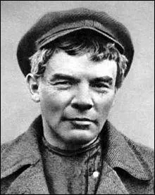 Lnine devient prsident du conseil des commissaires du peuple en Russie en ...