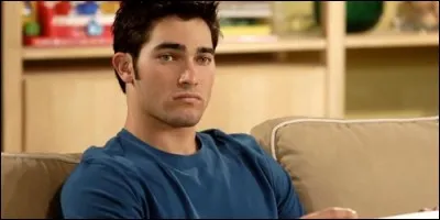 Qui joue le rôle de Martin Brewer dans "7 à la maison" ?