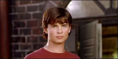 Comment s'appelle l'acteur qui joue le rôle de Clark Kent dans "Smallville" ?