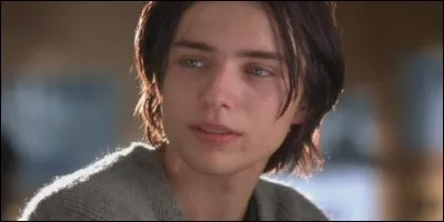 Comment s'appelle Vincent Kartheiser dans "Angel" ?