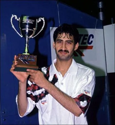 Qui est le frre de Jahangir Khan ?