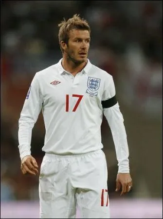 Qui est ce footballeur britannique qui a dbut  Manchester United ?