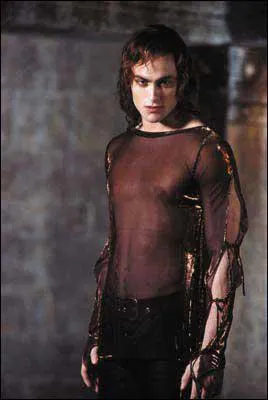 Comment Lestat se fait-il connatre au monde ?