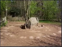 Merlin lui ayant appris comment lier un homme  jamais, cette dernire entreprit de raliser cette magie en traant les cercles magiques autour de Merlin endormi. Mais combien de cercles y avait-il ?