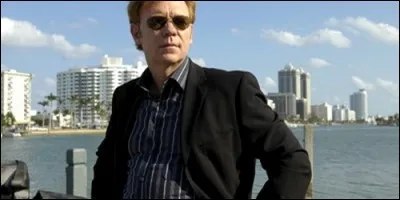 David Caruso interprète le rôle de Horatio Caine dans :