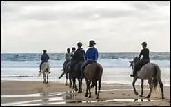 Comment traduit-on 'track to the right/left' en franais ?