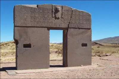 Cette civilisation est ne au sud du lac Titicaca, en Bolivie actuelle. Qui sont les btisseurs de cette Porte du Soleil ?