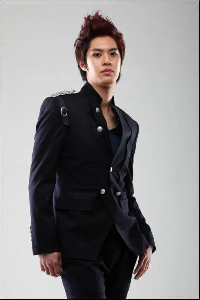 Qui est le leader du groupe ?