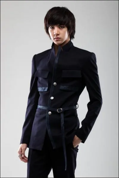 Qui est le petit frre de Sandara Park du groupe 2NE1 et rappeur secondaire ?