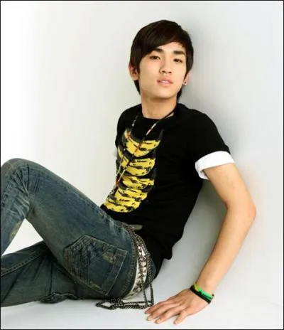 Qui est l'autre rappeur et chanteur ?