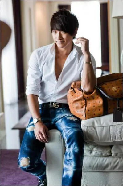 Avant de crer son propre label, dans lequel tait-il avant ?