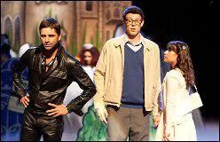 Quelle comdie musicale reprend le Glee club au dbut de la saison 2 ?