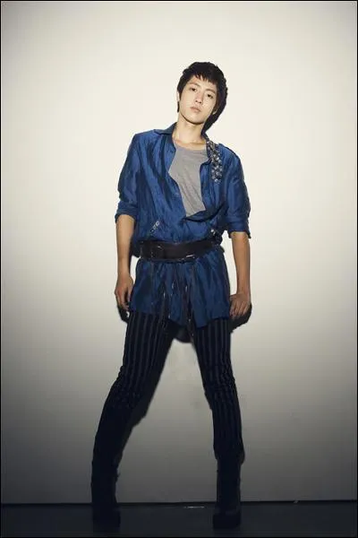 Qui est le dernier chanteur secondaire du groupe ?