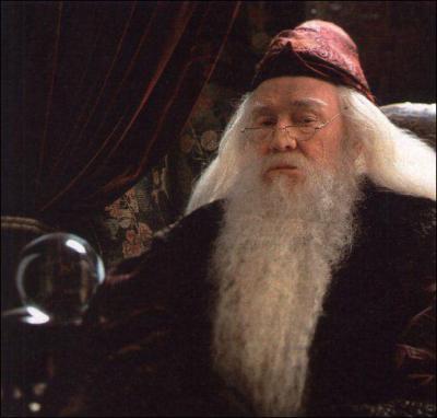 Au moment o commence la srie, quel est l'ge de Dumbledore ?