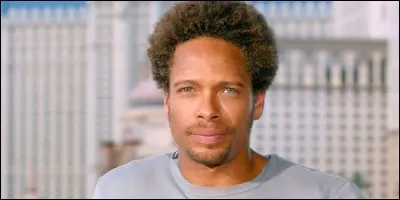 Dans quelle série peut-on voir Gary Dourdan jouant le rôle de Warrick Brown ?