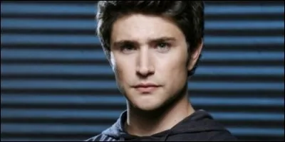 Comment se nomme l'acteur qui interprète le rôle de Kyle dans "Kyle XY" ?