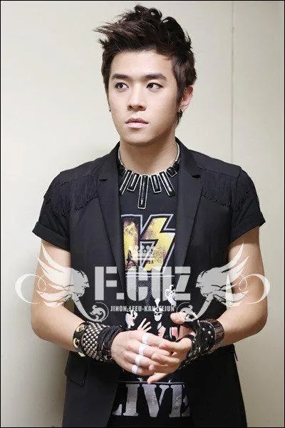 Qui est le leader du groupe ?