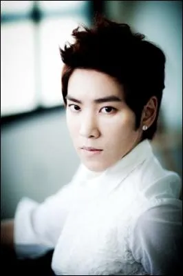 Qui est chanteur et est n le 8 juin 1991 ?