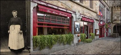 La célèbre et onctueuse omelette de la mère Poulard est un plat très vite réalisé. Il a été élaboré pour pouvoir être servi rapidement aux pèlerins affamés qui passaient -----------.