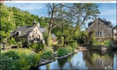 Petit village breton surnommé ''la Cité des peintres'' , il a charmé et attiré beaucoup d'artistes. Le plus connu est sans nul doute Paul Gauguin.